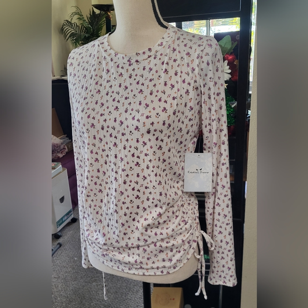 Rebellious Dreamer Long Sleeve Tee Shirt Size XL Stretchy and Soft